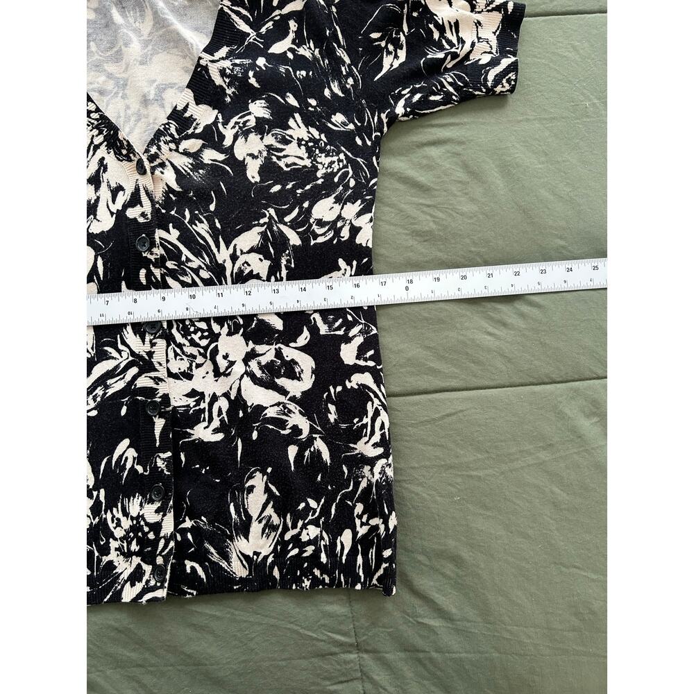 Talbots Black and White Floral Cardigan Short Sleeve V Neck Button Size Medium P - Picture 8 of 10